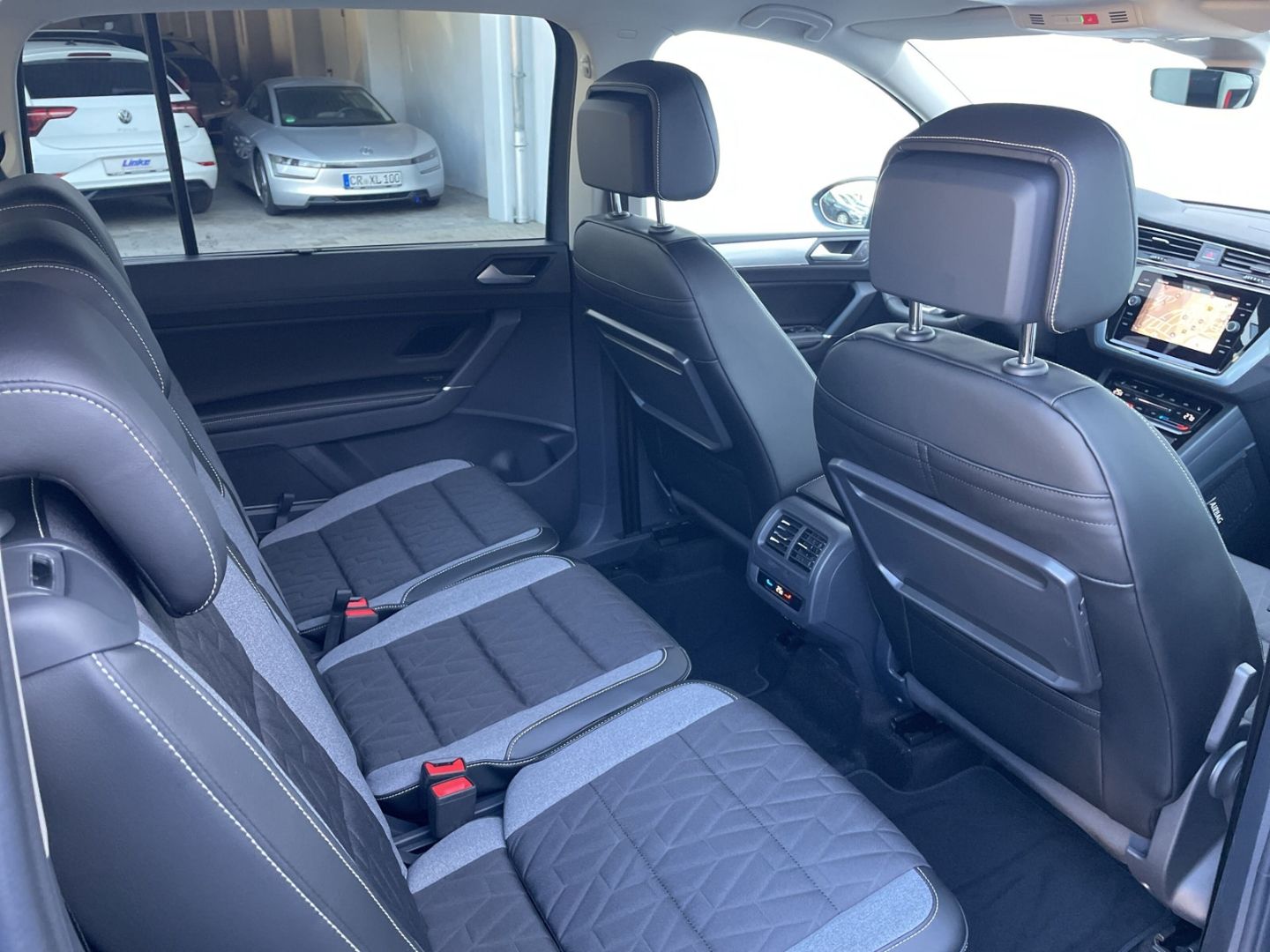 Touran R-Line 1.5TSI DSG AHK/Navi/LED/Kamera/ACC