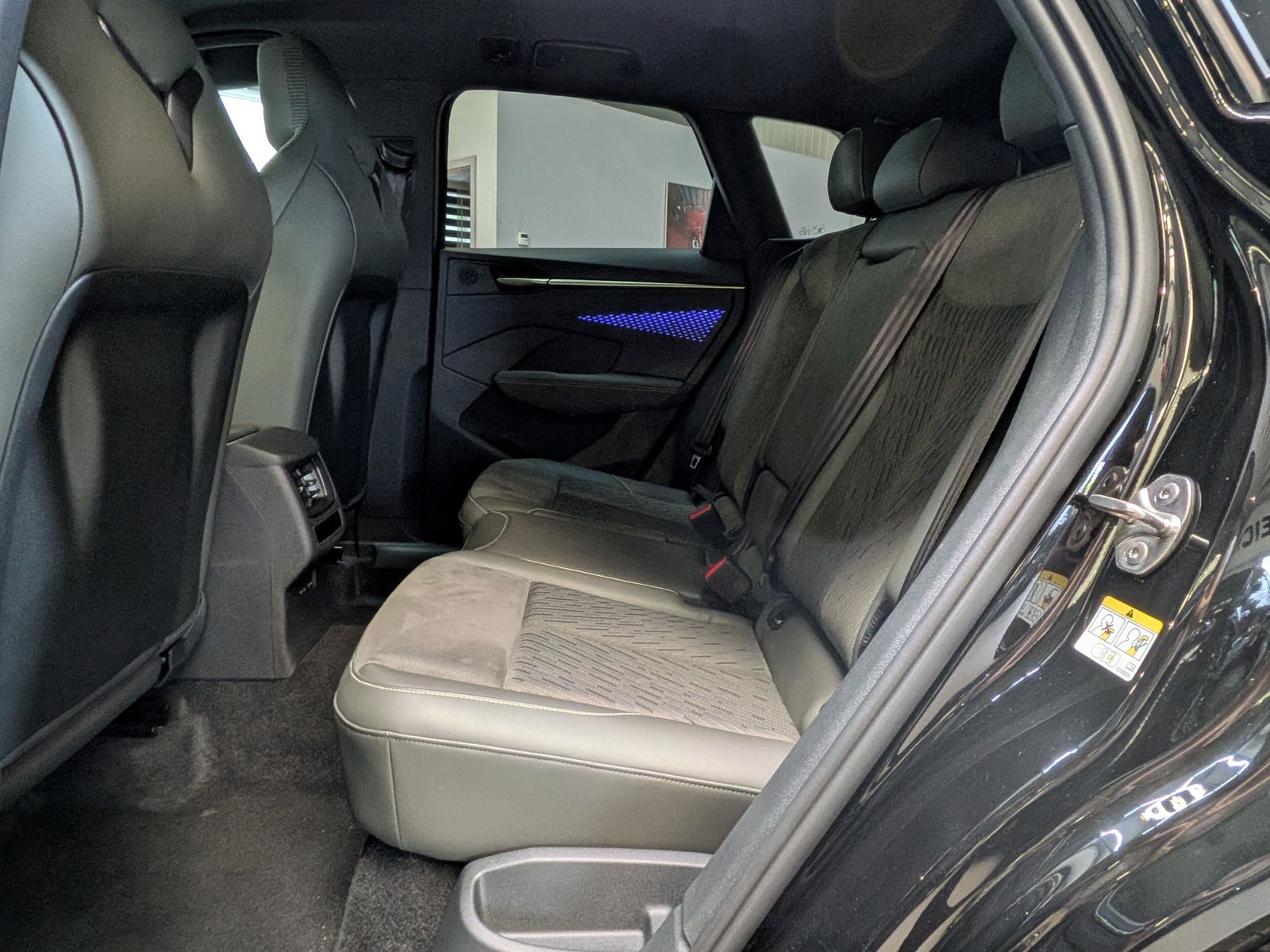 Fahrzeugabbildung CUPRA Terramarr 1.5 eTSI Tribe Sennh Matrix HUD AHK 20