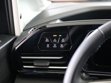 Volkswagen Caddy Maxi eHYBRID DSG STYLE ACC KAM 7SITZ AHK