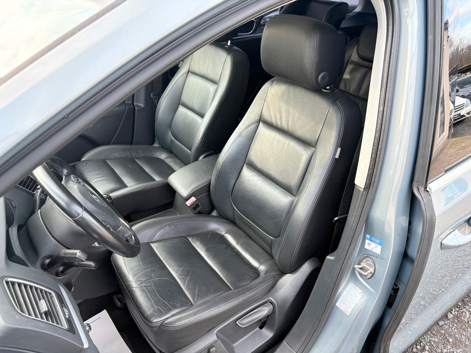 Fahrzeugabbildung Volkswagen Sharan HIGHLINE 7-SITZER Navi Leder Kamera SPORT