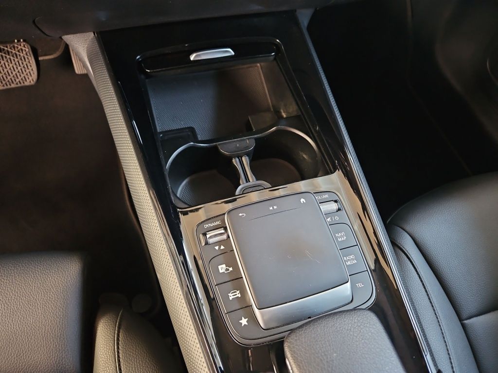 Fahrzeugabbildung Mercedes-Benz GLB 220 d 4M STYLE AHK Navi LED-NB SHZ KAM DAB