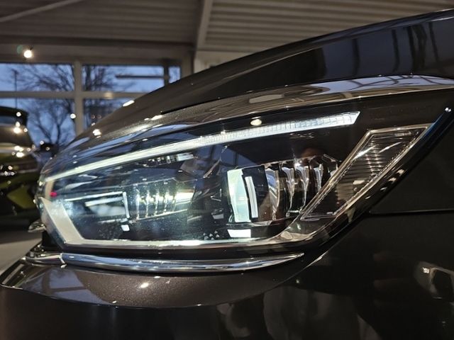 Fahrzeugabbildung Volkswagen Passat Variant 1.4 DSG Hybrid GTE UPE 62TEUR PAN