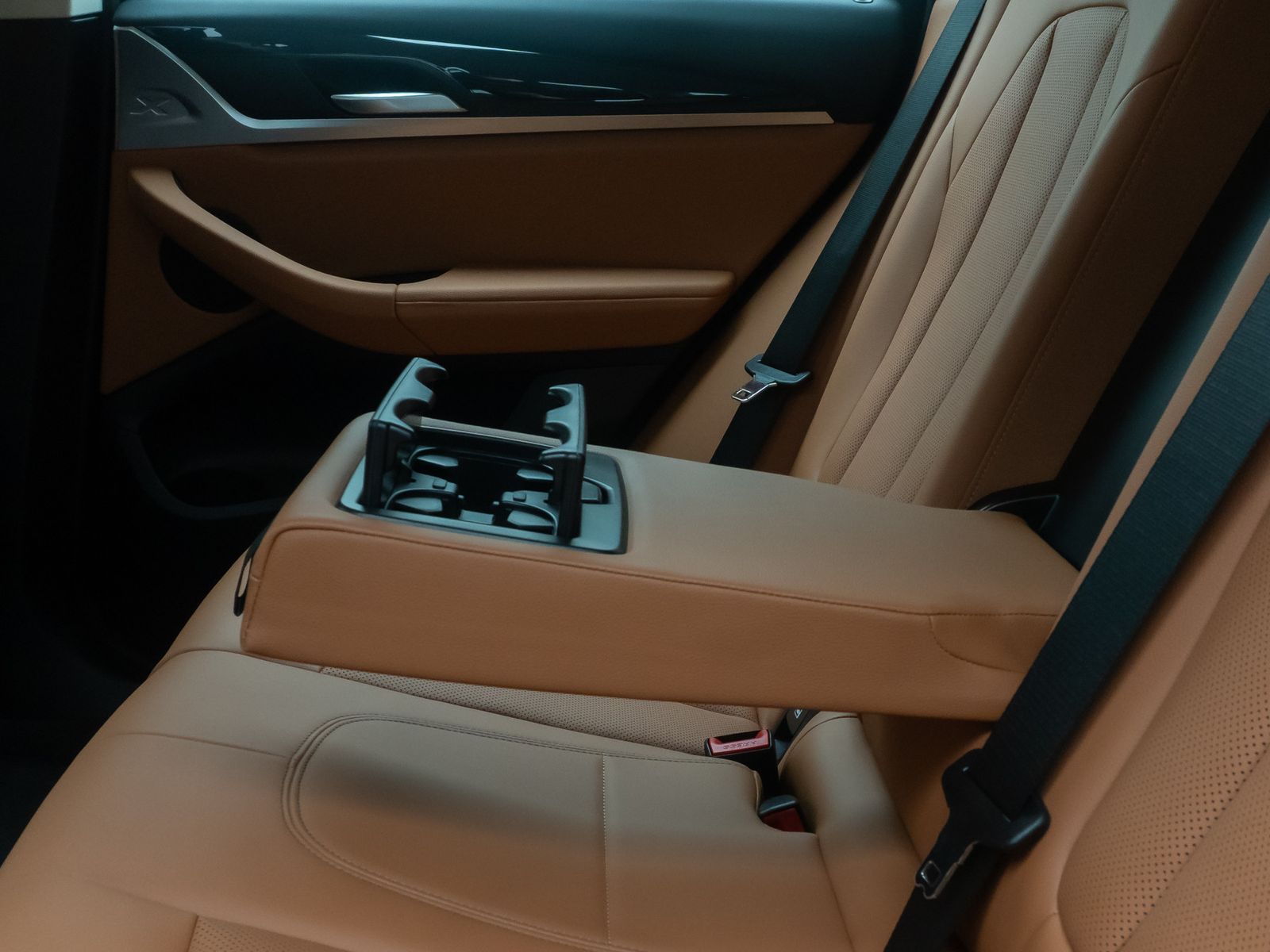 Fahrzeugabbildung BMW X3 xD30i AHK Kamera DAB Komfort Memory Leder 19"