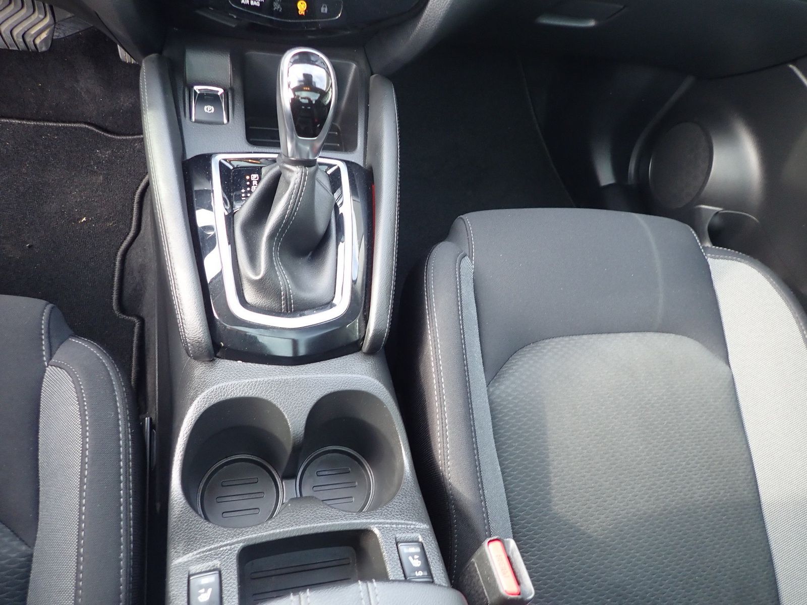 Fahrzeugabbildung Nissan Qashqai N-Connecta 1.3 DIG-T 160PS DCT