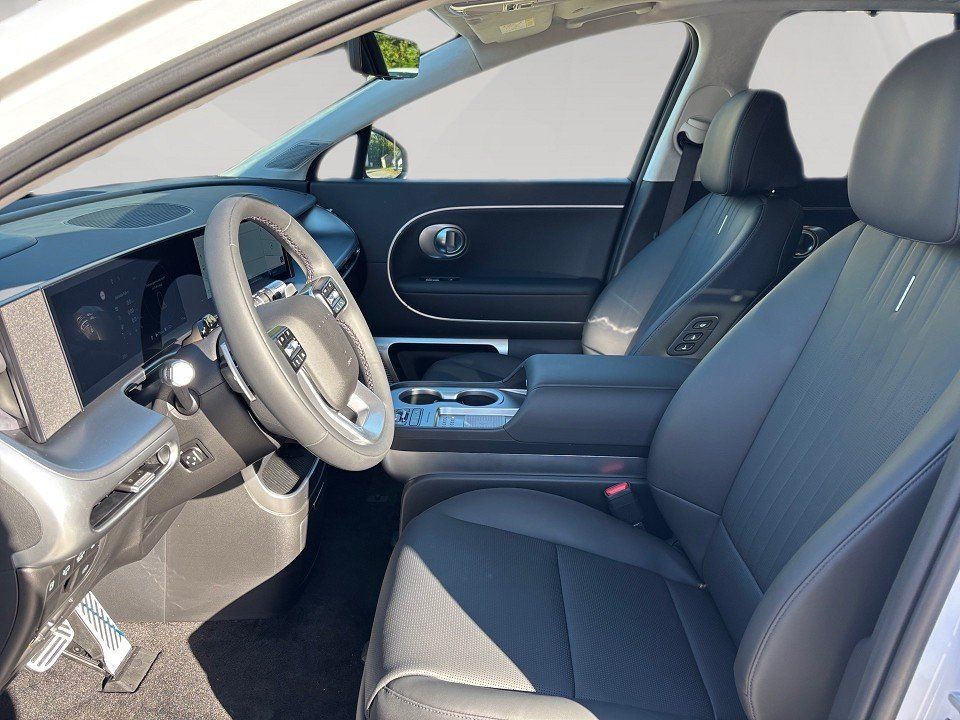 Fahrzeugabbildung Hyundai IONIQ 9 6-Sitzer 110kWh 307PS AWD UNIQ