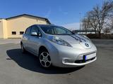 Nissan Leaf ZE0 - Elektroauto in gutem Zustand - silberne Nissan Leaf