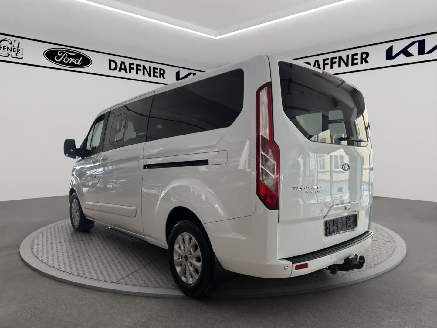 Fahrzeugabbildung Ford Tourneo Custom Transit Kombi 320 L2 Titanium