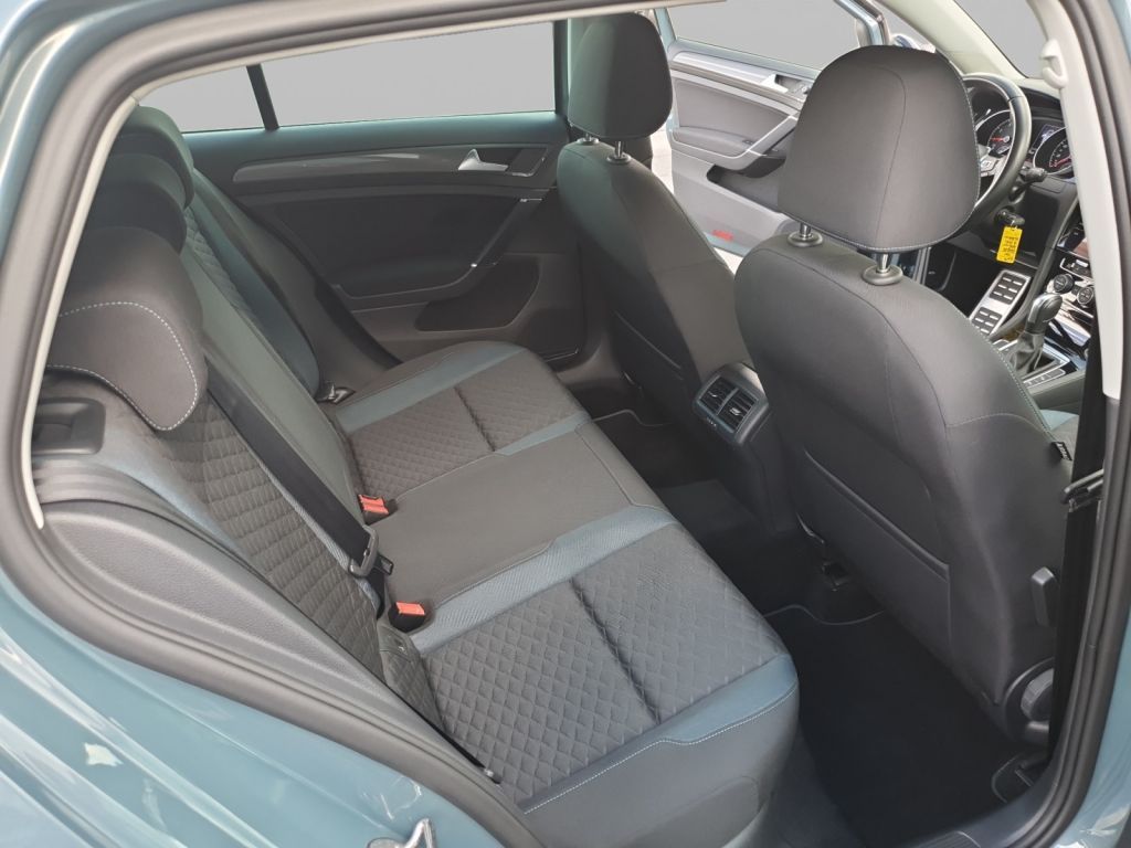 Fahrzeugabbildung Volkswagen Golf 1.5 TSI ACT DSG IQ.DRIVE SH,ACC,PDC,FSH
