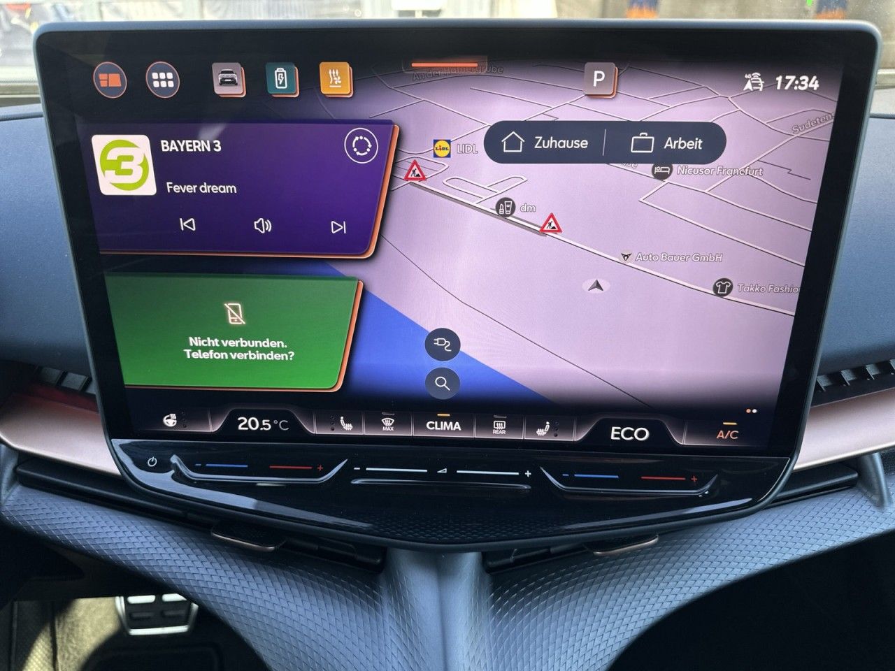 Fahrzeugabbildung CUPRA Tavascan VZ 4Drive 340 PS 77 kWh - mit KI generiert/bearbeitet