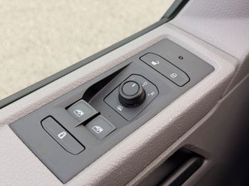Volkswagen T6 Caravelle - 11