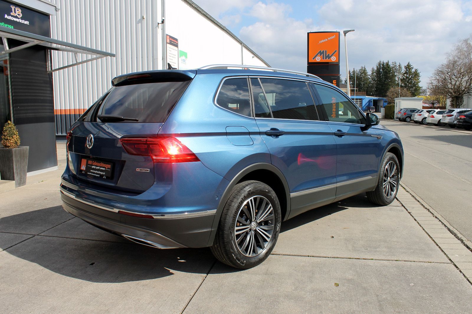 Fahrzeugabbildung Volkswagen Tiguan 2.0 TSI Allspace Highl. 4M. LED ACC 360°