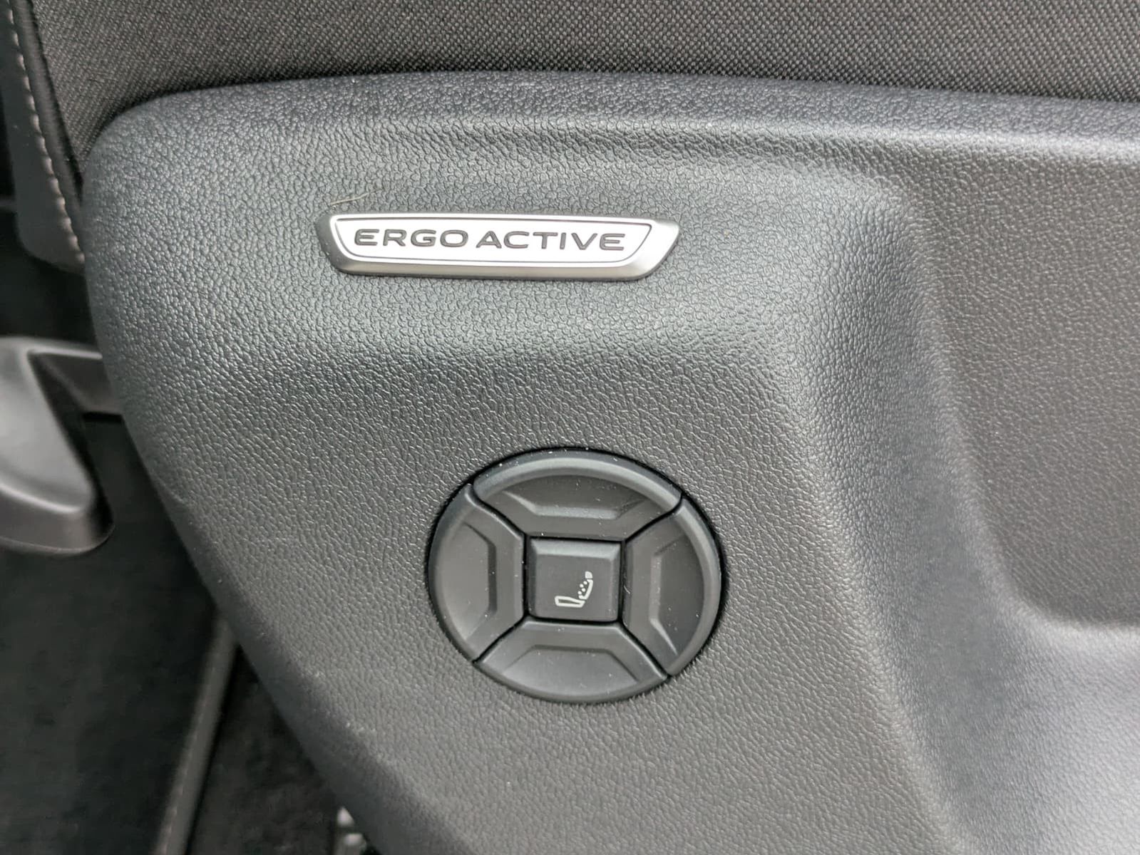 Fahrzeugabbildung Volkswagen Tayron 2.0 TDI 4M R-Line 7Si*MATRIX*AHK*PANO*HUD