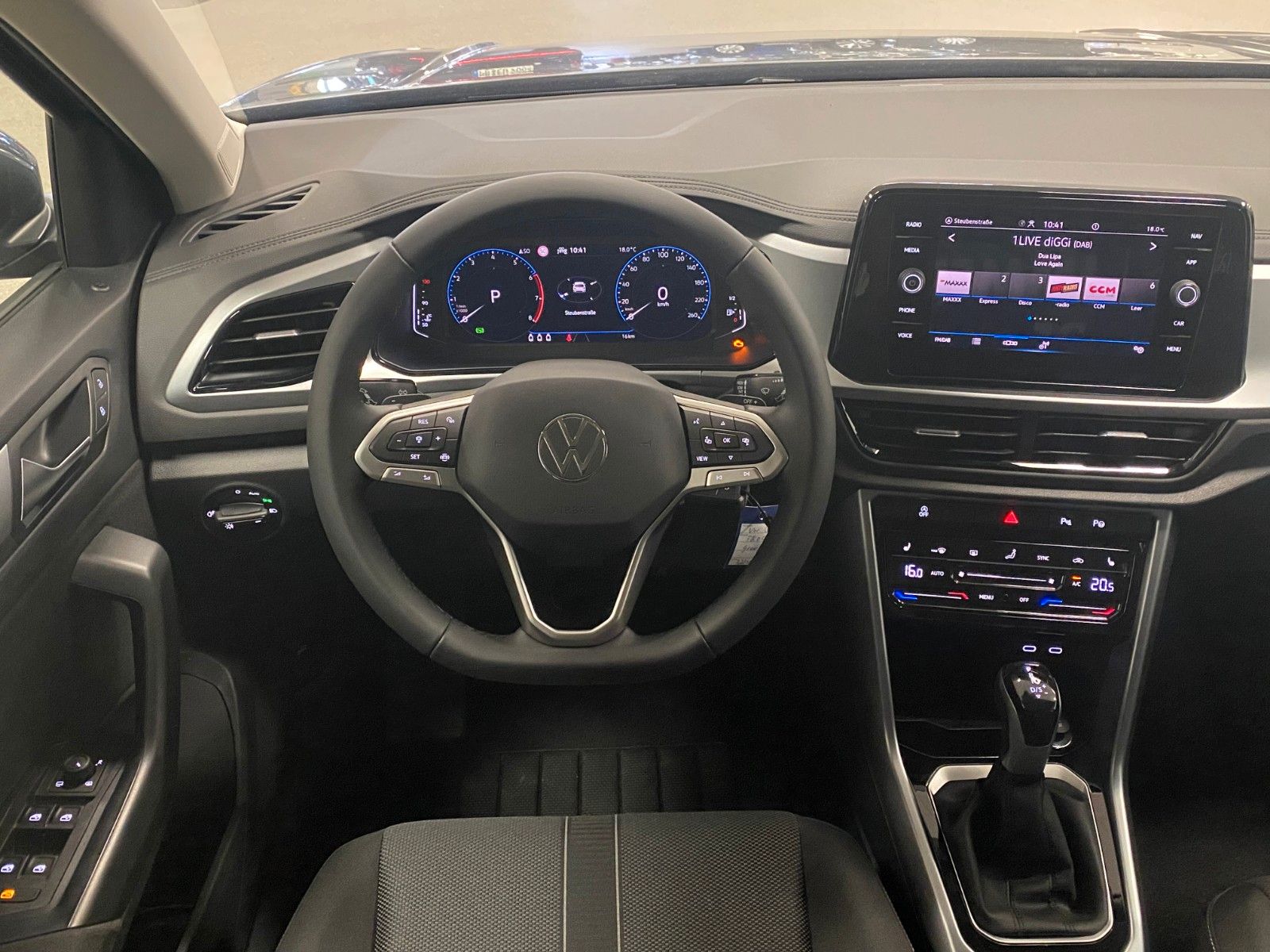 Fahrzeugabbildung Volkswagen T-Roc 1.5 TSI DSG Life+FACELIFT+NAVIGATION+KAMER