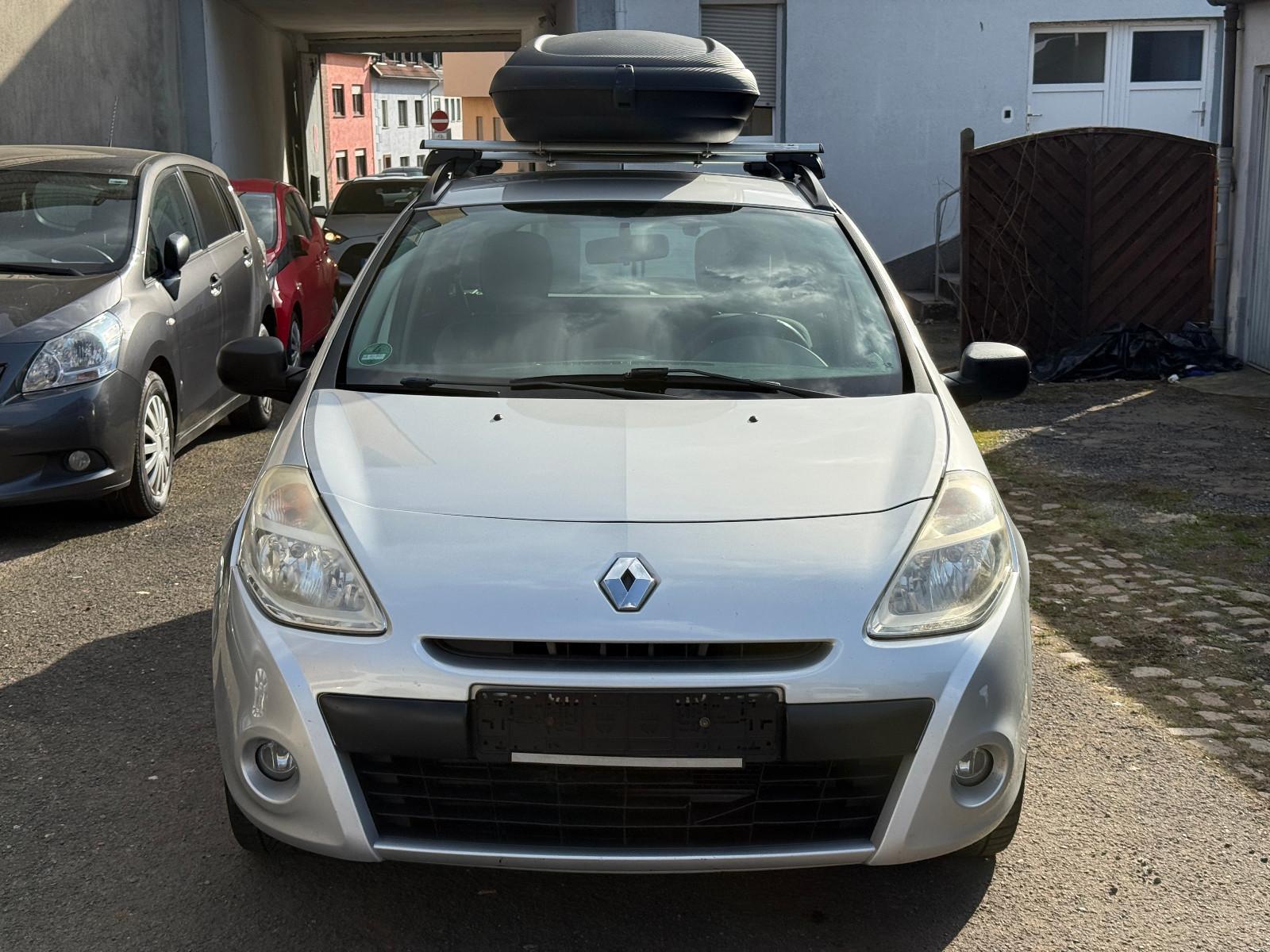 Renault Clio 2010 — rear view