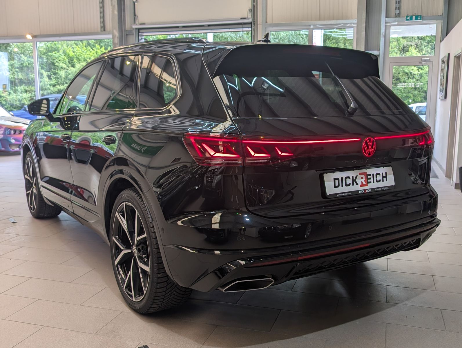 Fahrzeugabbildung Volkswagen Touareg 3.0TDI 4M R-Line VOLL Black 22" UPE 114T
