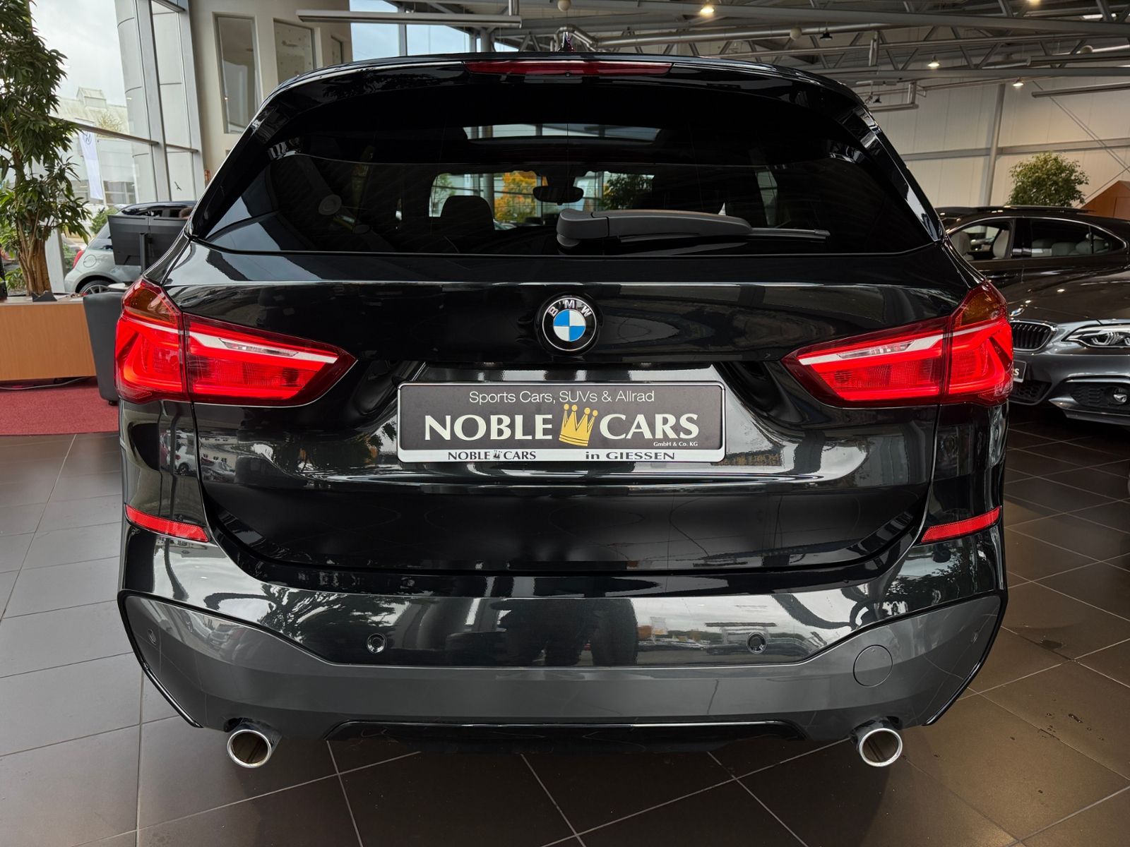 Fahrzeugabbildung BMW X1 xDrive 20 i M Sport PANO AHK HUD LED