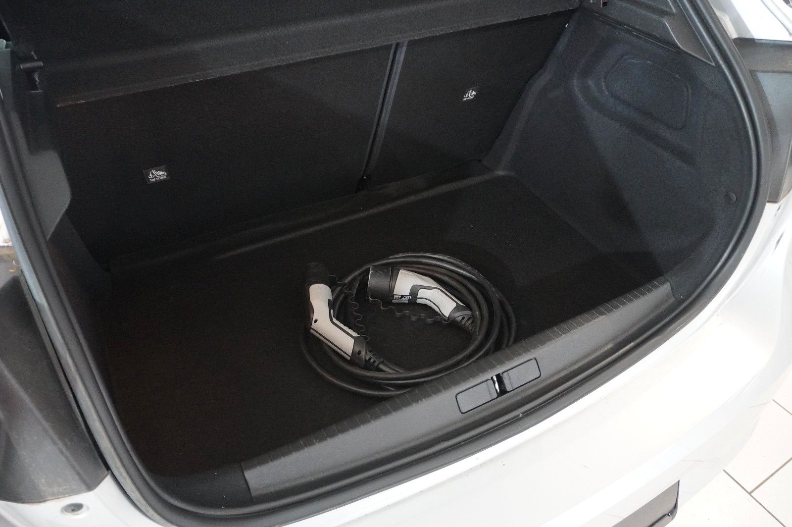 Fahrzeugabbildung Opel Corsa-e F EDITION 7KW NAVI/VIRT/TEMP/DAB/WÄRMEP.