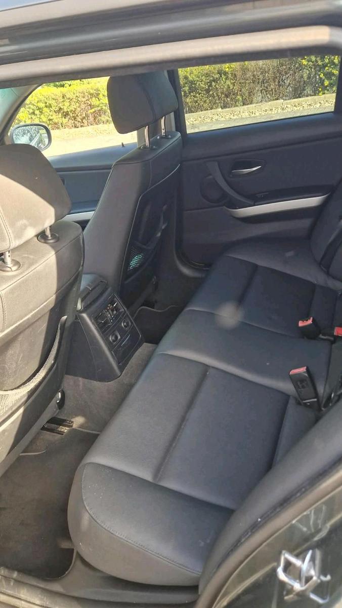BMW 318 2009 — photo 12