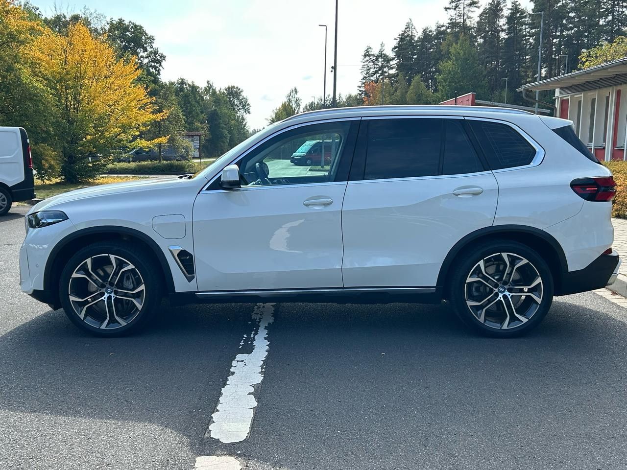 BMW 50e xDrive AHK Memory Leder braun imagem 3