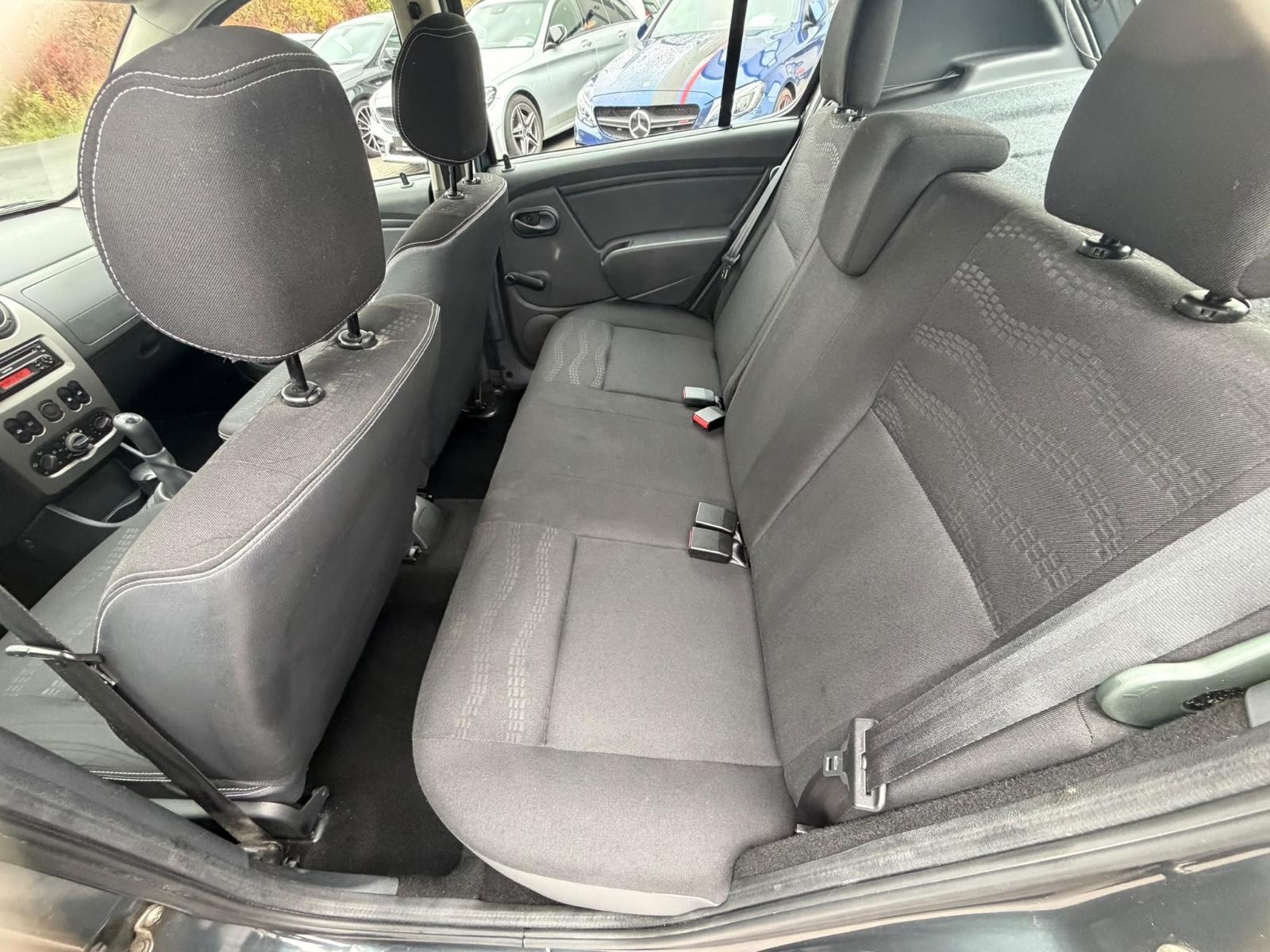 Dacia Sandero 2010 — photo 13