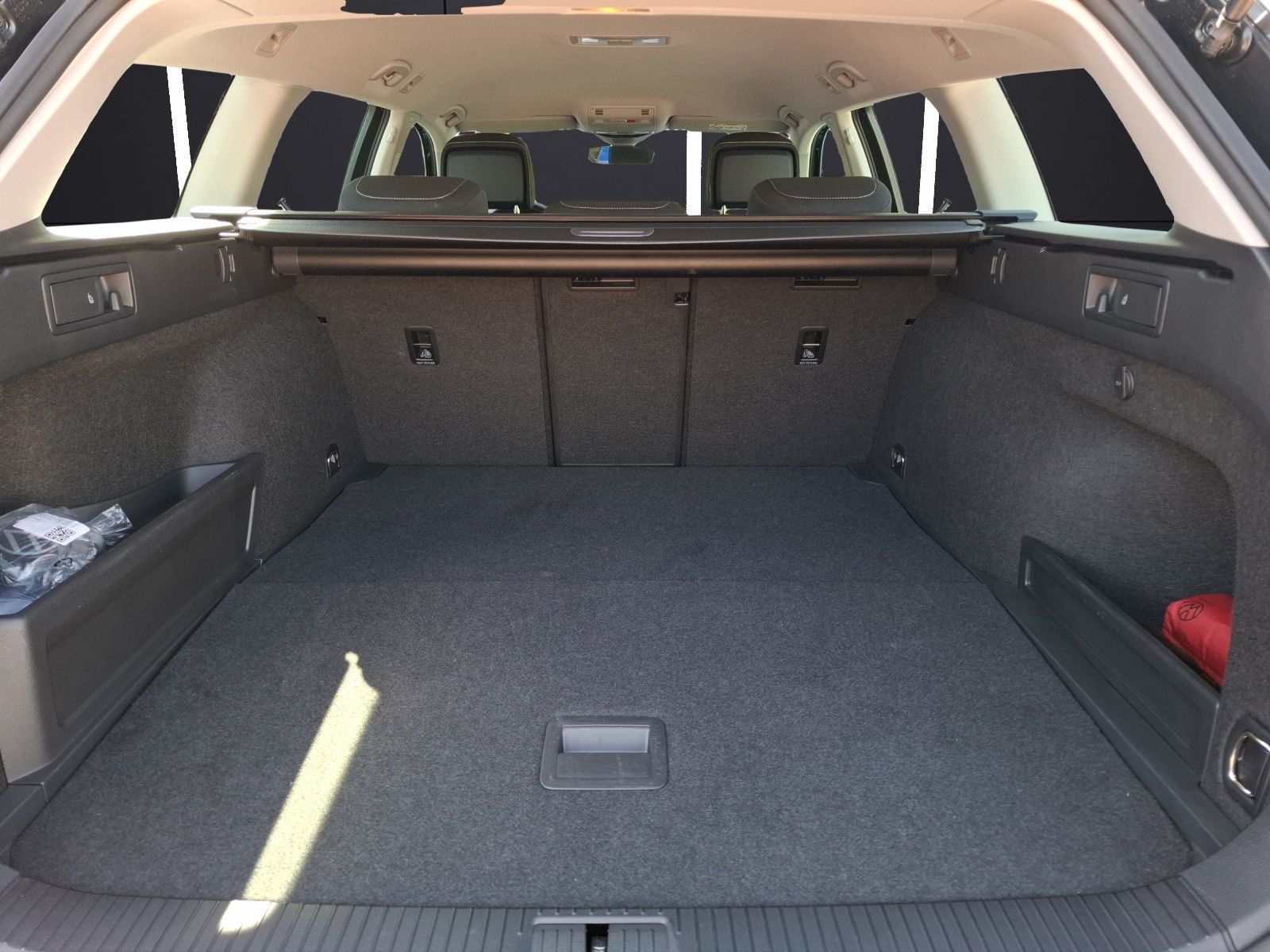 Fahrzeugabbildung Volkswagen Passat Variant GTE LED Navi ACC RFK SH LM