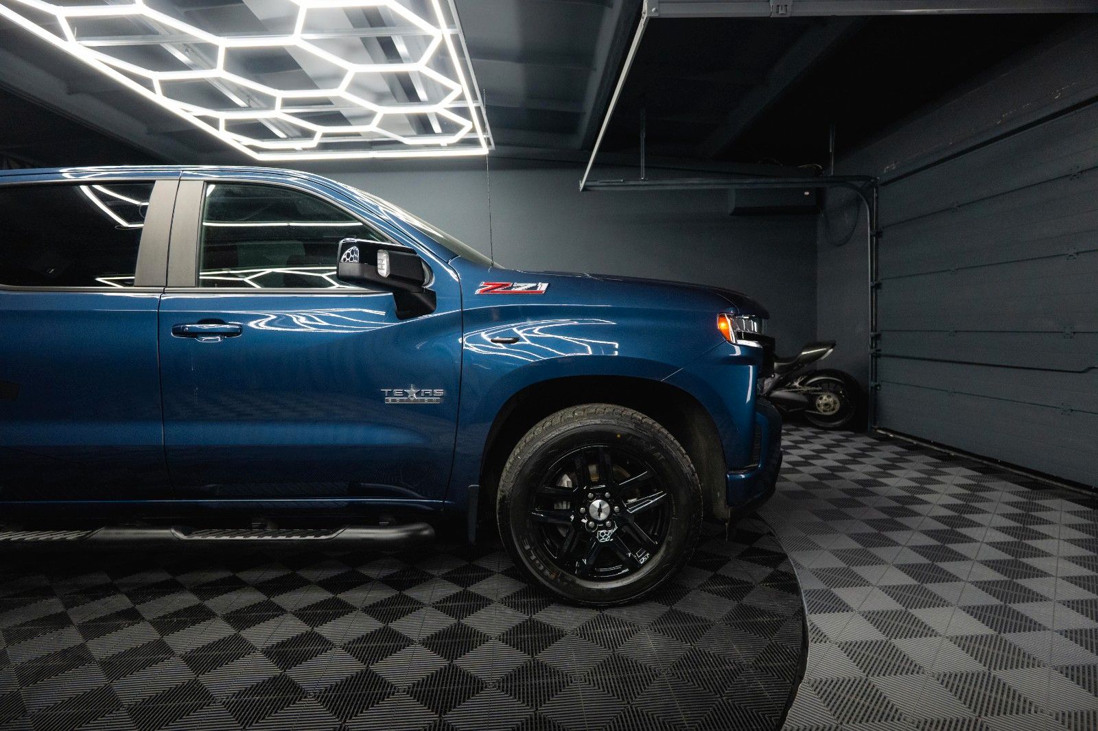 Fahrzeugabbildung Chevrolet Silverado 5.3L V8 4x4 RST Limited ZZ1 NightPaket