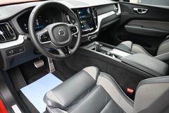 Fahrzeugabbildung Volvo XC60 B4 D AWD Autom. R-Design*STDHZG*PANO*ACC