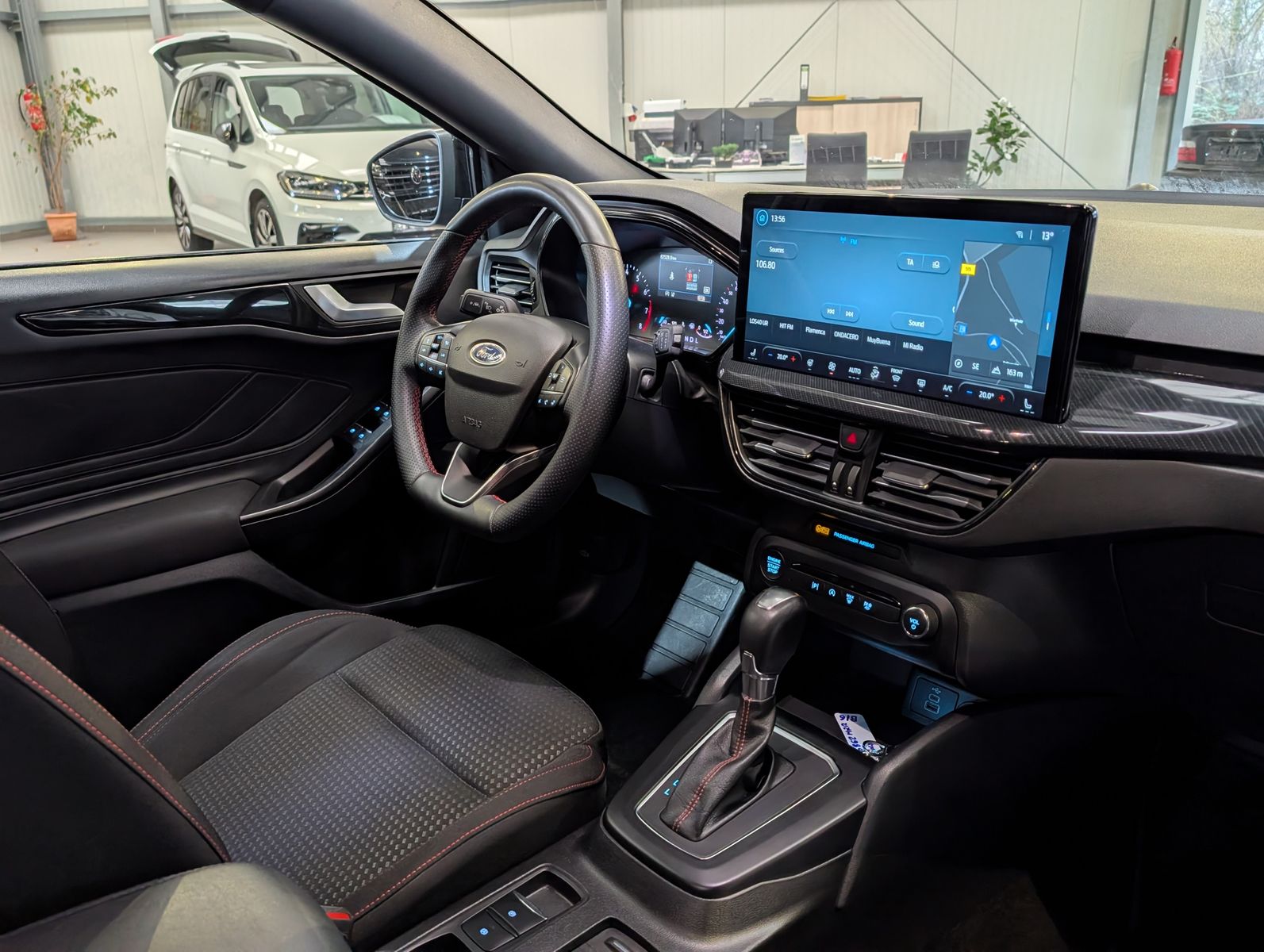 Fahrzeugabbildung Ford Focus 1.0 EcoBoost ST-Line ACC LED Styling-Paket