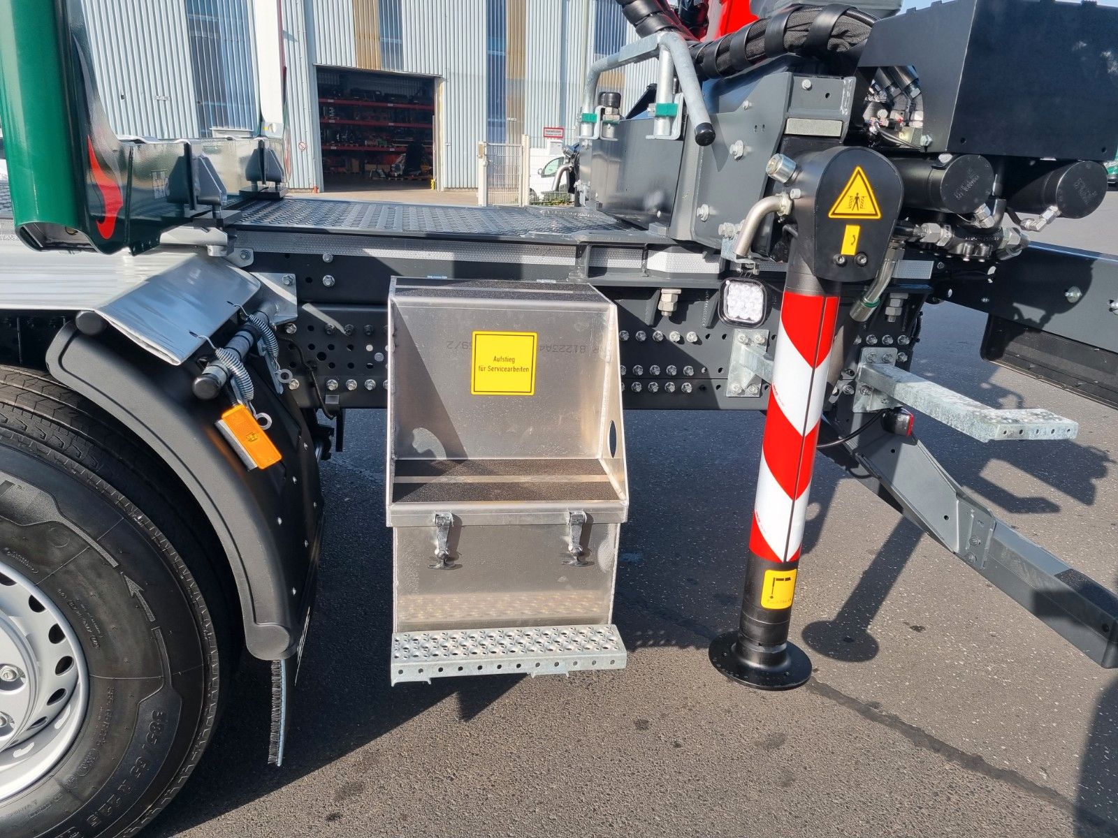 Fahrzeugabbildung Mercedes-Benz Arocs 2751 L 6x2/4 HAD Palfinger Epsilon TZ12