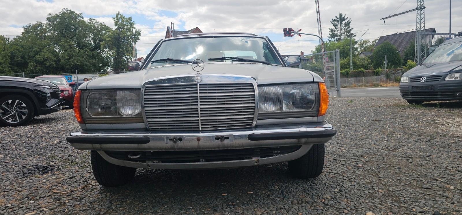 Mercedes-Benz 230,  H-Kennzeichen, Fahrbereit
