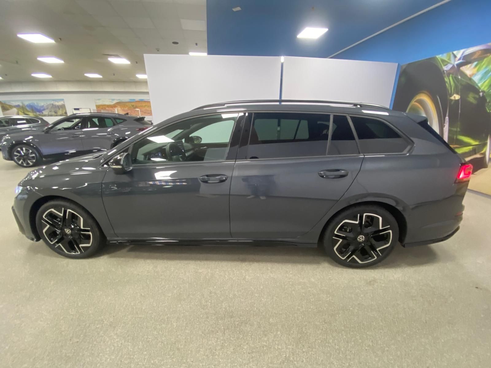 Fahrzeugabbildung Volkswagen Variant 2.0 TDI DSG R-Line BLACKSTY+MATRIX+5JGAR