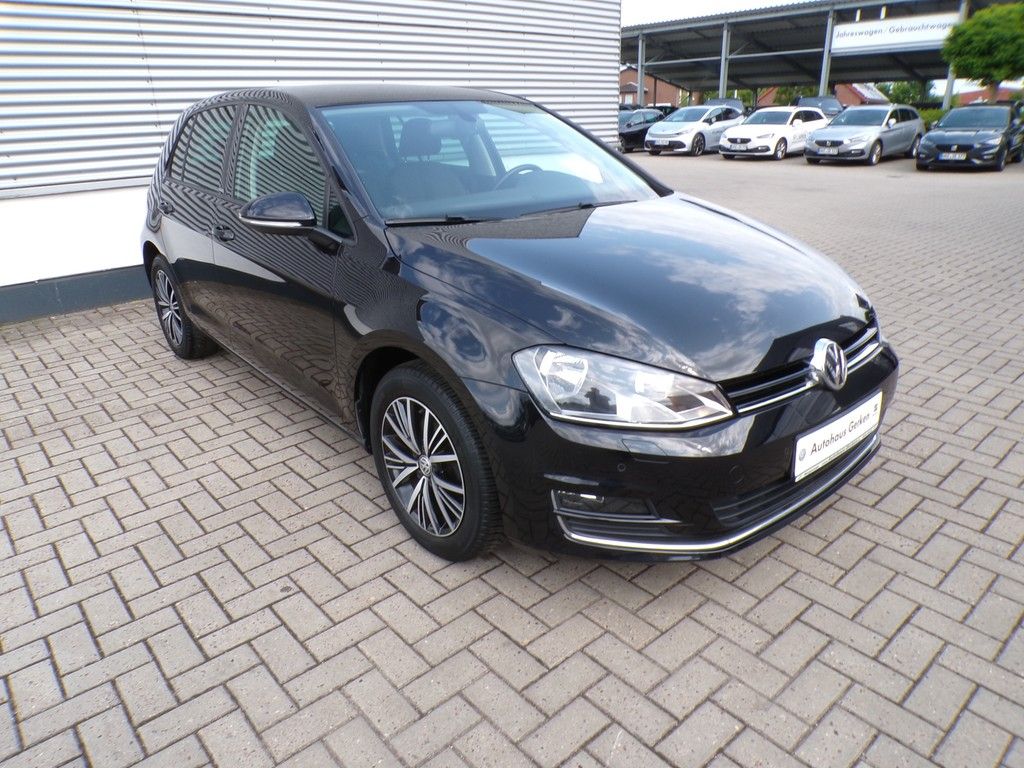 Fahrzeugabbildung Volkswagen Golf VII 1.2 TSI Allstar *Navi*SHZ*PDC vorne+hin