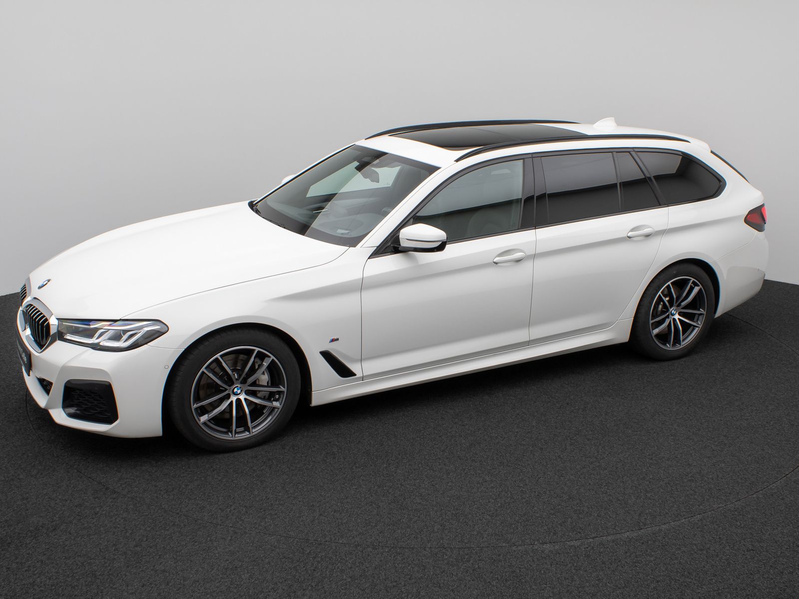 Fahrzeugabbildung BMW 530d xD M Sport Panorama Laser 360°HUD DAB H/K