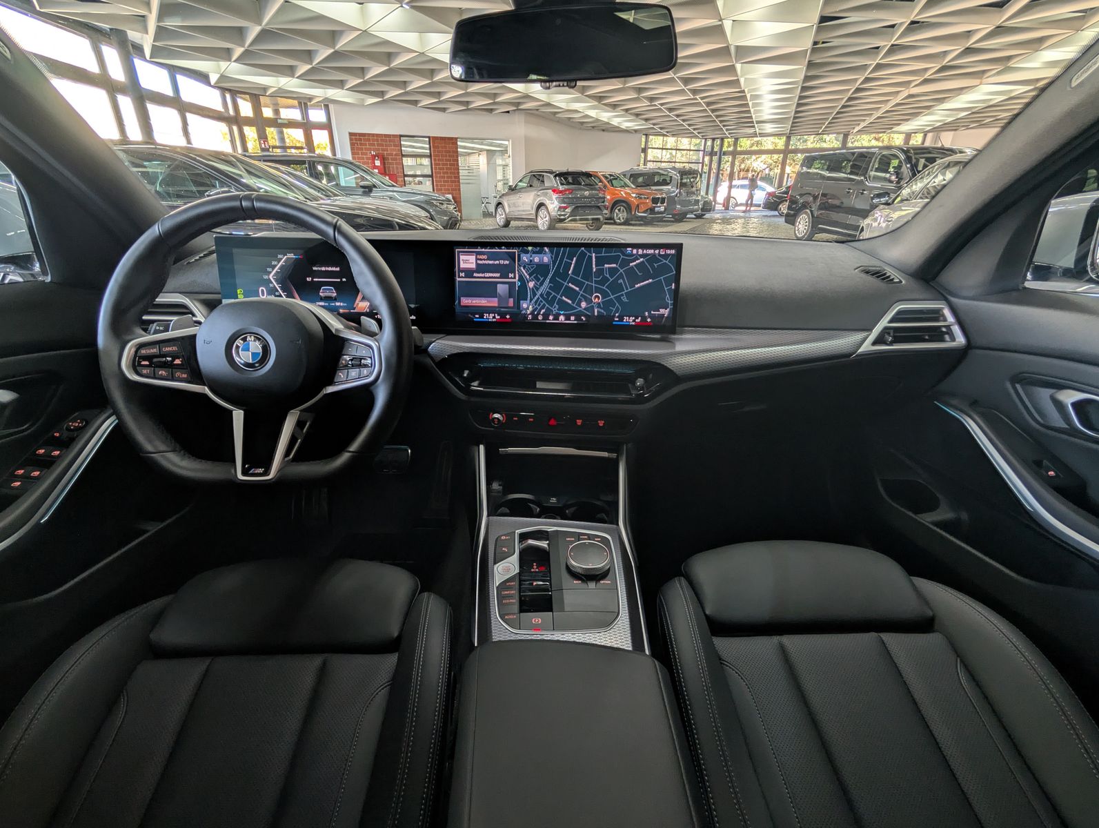 Fahrzeugabbildung BMW 320 d xDrive M Sport SHADOW PANO ACC KAM AHK LED