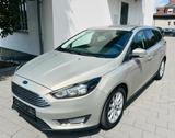 Ford Focus Turnier Titanium - Ford mit Benzin-Antrieb: Zentralverriegelung
