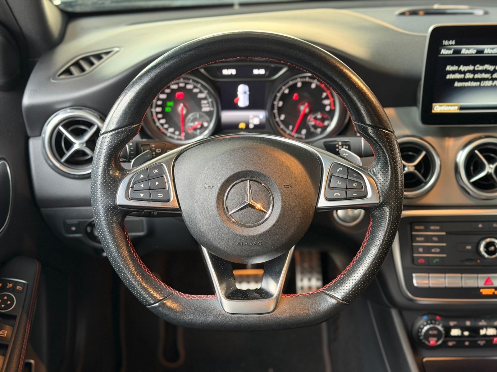 Fahrzeugabbildung Mercedes-Benz GLA 250 4Matic AMG-Line 360° LED SHZ NAVI