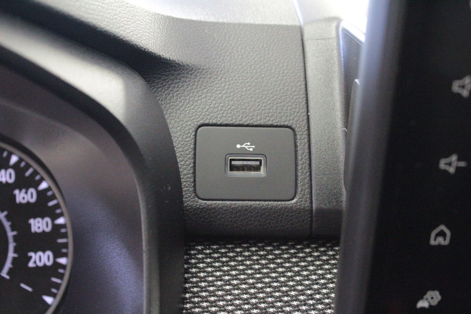 Fahrzeugabbildung Dacia Jogger ECO-G 100 Expression 5-Sitzer *Winterpak*