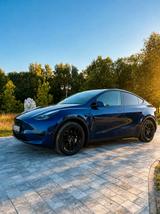 Tesla Model Y Hinterradantrieb RWD  - blaue Tesla Model Y
