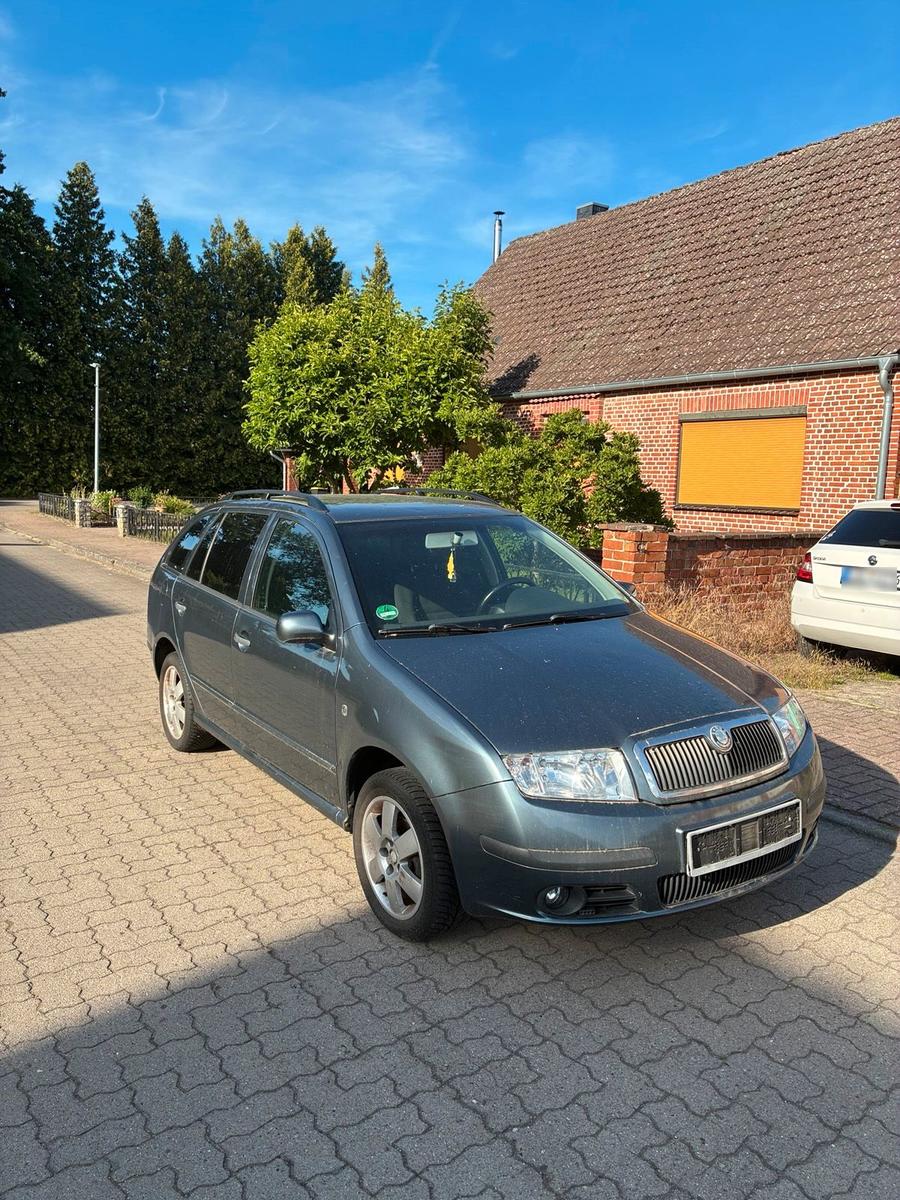 Skoda Fabia 2005 — rear view