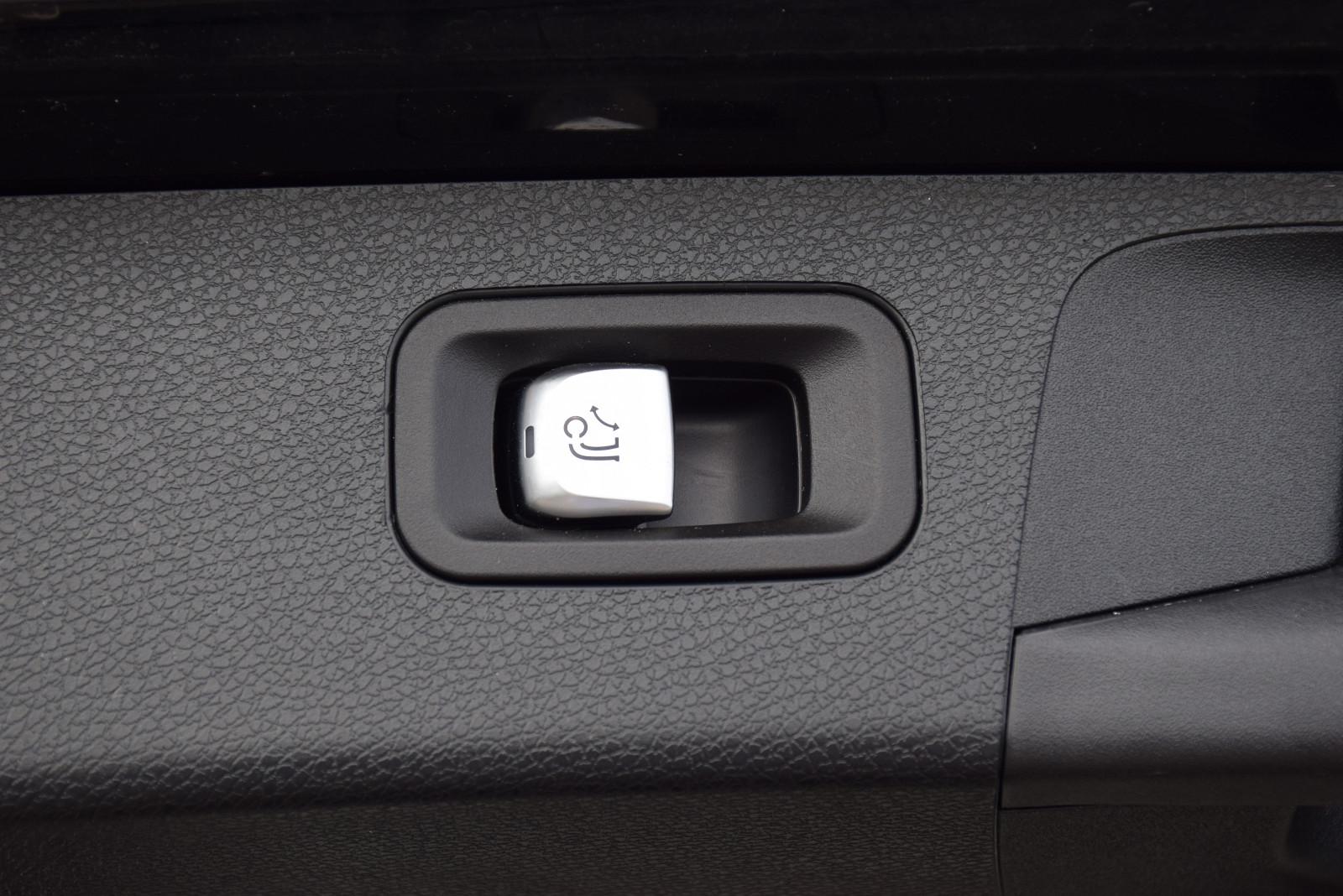 Mercedes-Benz E 220 d T-Modell Avantgarde LED KAMERA AHK SHZ