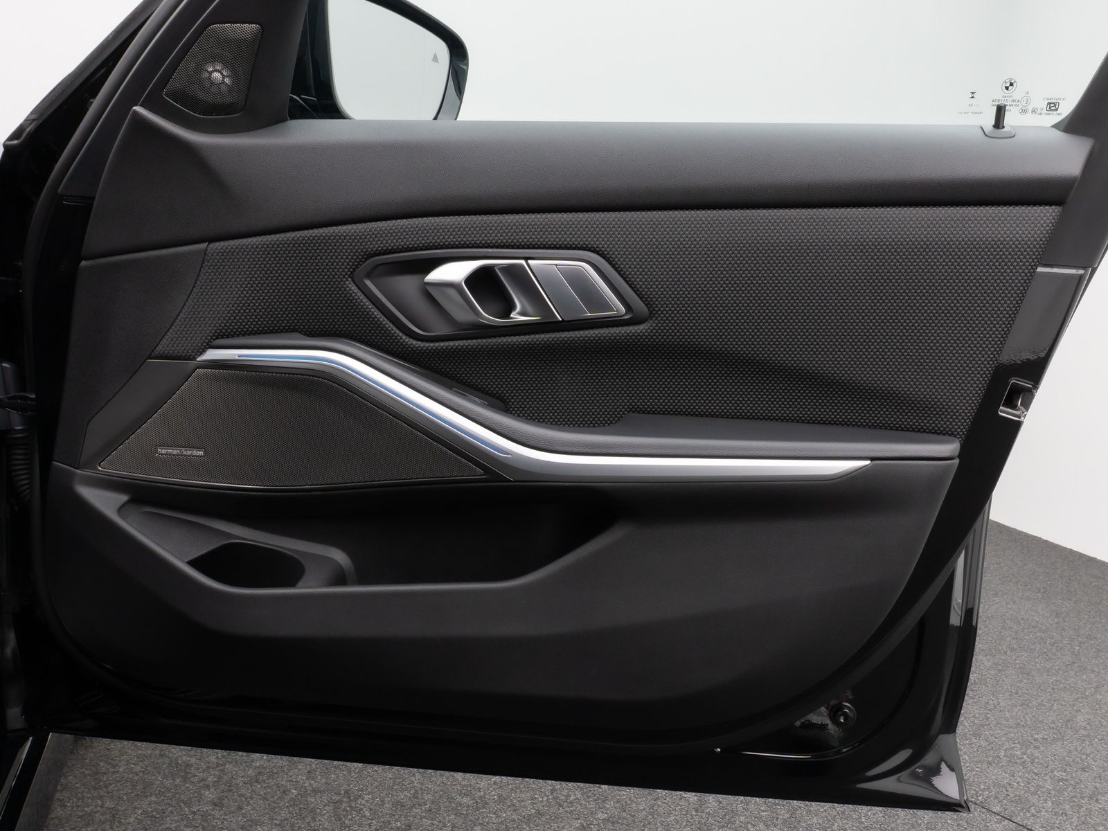 Fahrzeugabbildung BMW 330e Kamera HUD DAB H/K Stop&Go AHK Komfort LED