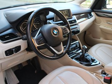 BMW 218 - 8