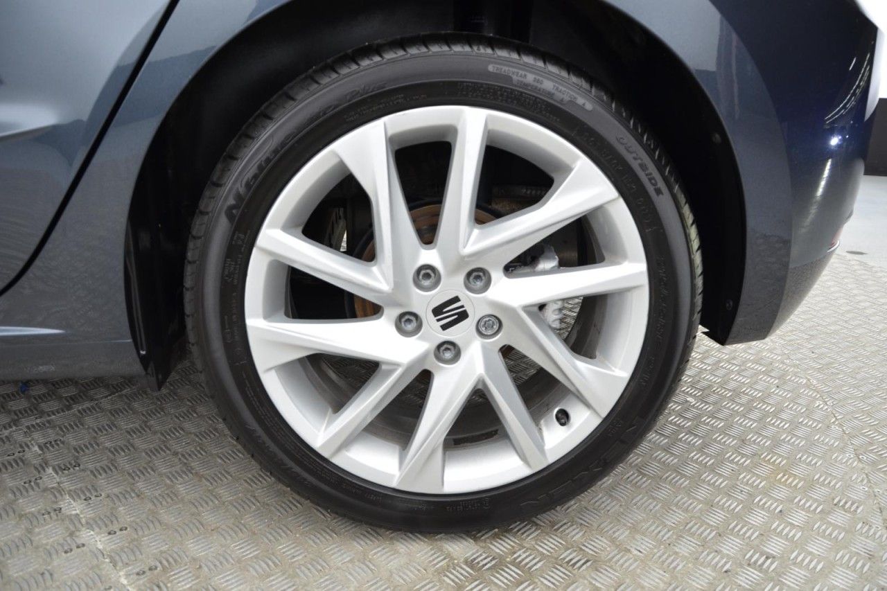 Fahrzeugabbildung SEAT Ibiza FR 1.0l TSI 81kW 6-Gang LED Navi SHZ