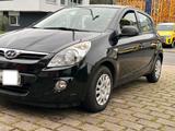 Hyundai i20 schwarz  5 Türer - Hyundai i20: Türer