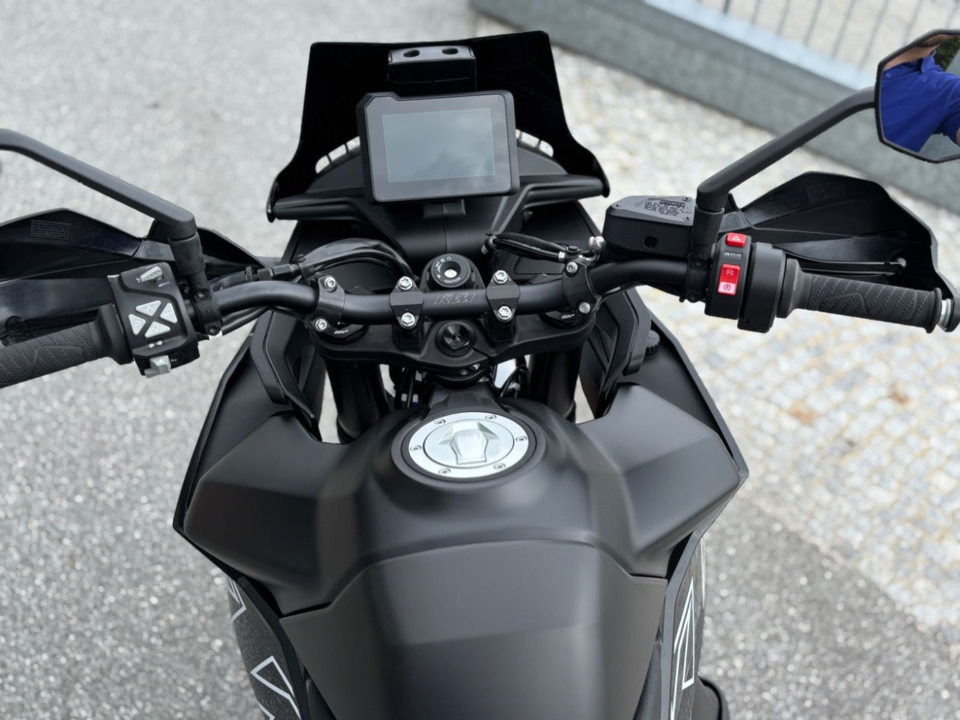Fahrzeugabbildung KTM 890 SMT Modell 2024 4 Jahre Garantie