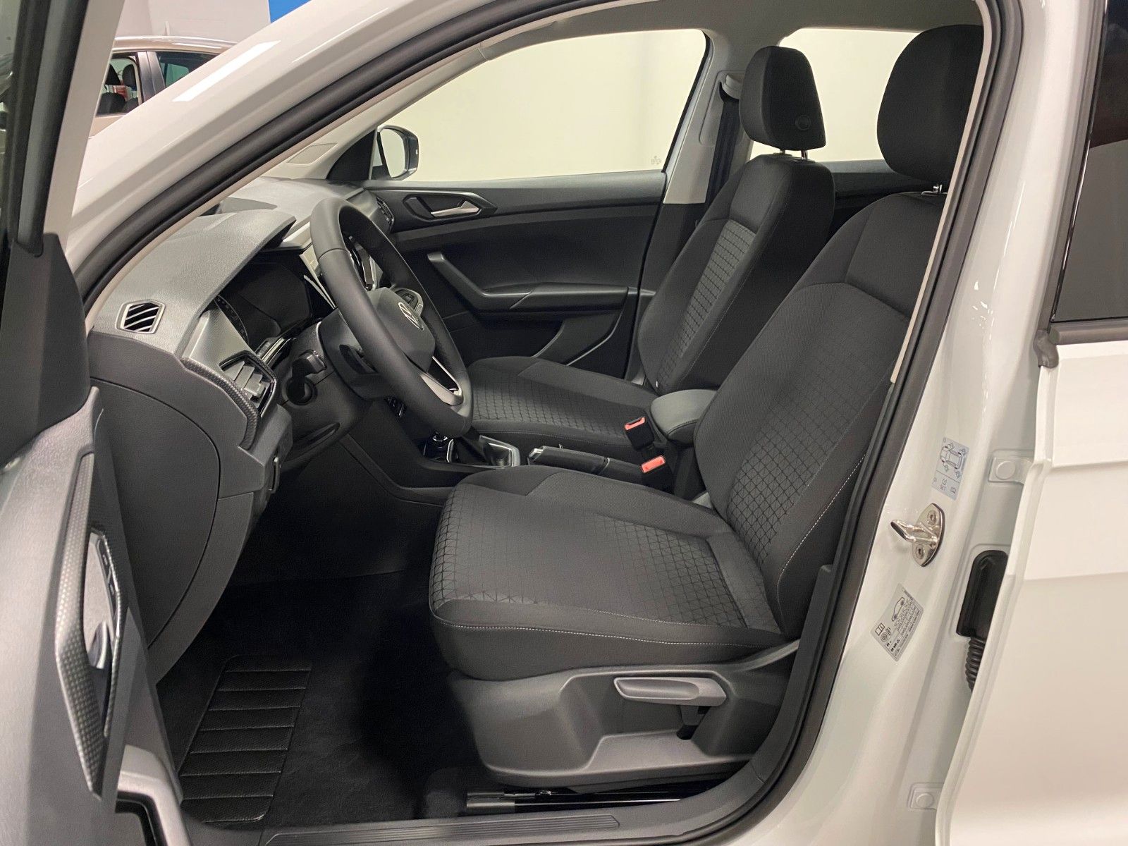 Fahrzeugabbildung Volkswagen T-Cross 1.0 TSI DSG Life+ALU 16"++PDC++TELEFON++