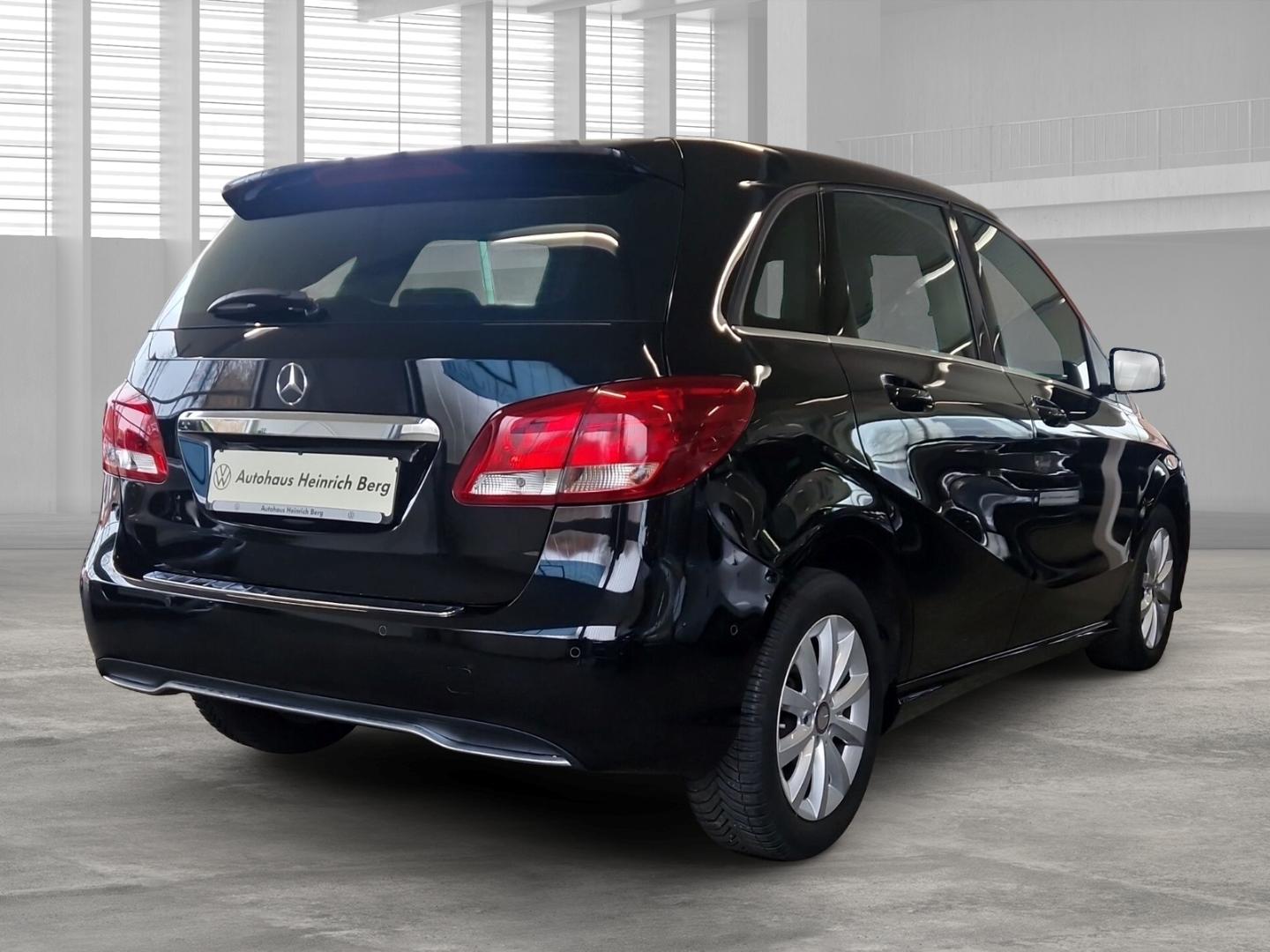 Mercedes-Benz B 180 Style Navi SHZ Parklenkass. Notbremsass. P