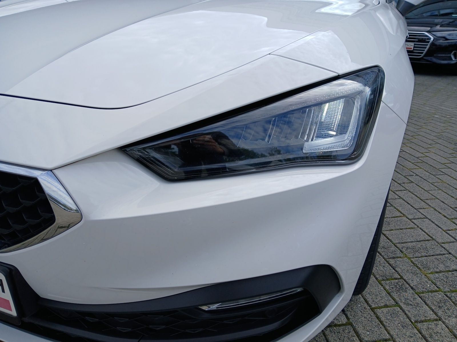 Fahrzeugabbildung SEAT Leon ST TDI Style DSG LED Navi AID Pano GRA Park