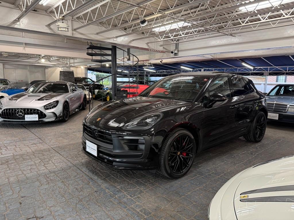 Porsche Macan GTS year 2024