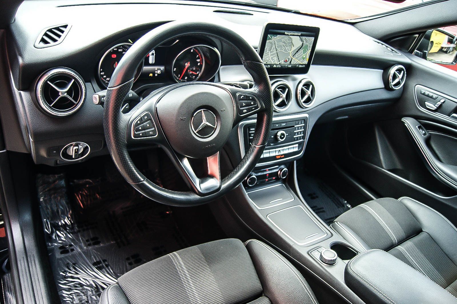 Fahrzeugabbildung Mercedes-Benz CLA 200 Shooting Brake 7G-DCT LED KEYLESS NAVI